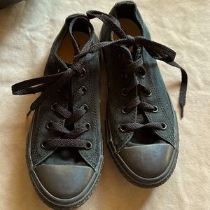 Converse All Star Youth Size 2 Black and White Athletic and Play Shoes